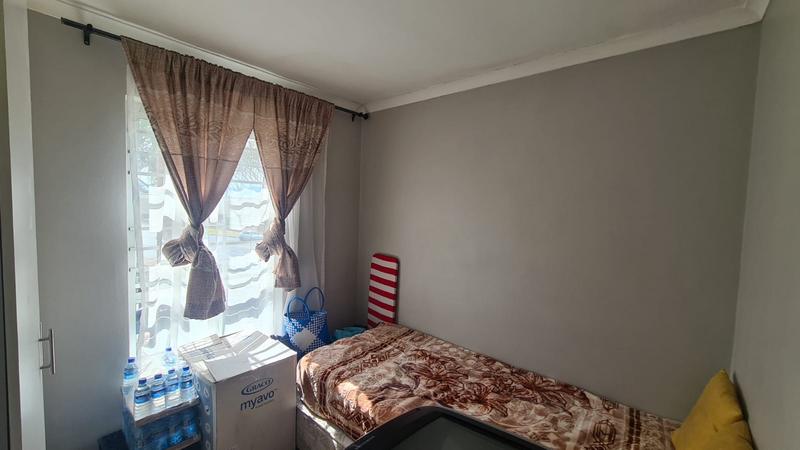 2 Bedroom Property for Sale in Oakglen Western Cape